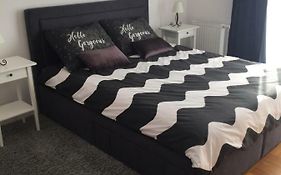 Studio Apartman Lara ***